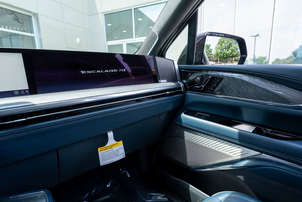 Used 2025 Cadillac Escalade IQ Luxury 2 w/ LPO, Premium Carpet Package AWD/4WD image 46