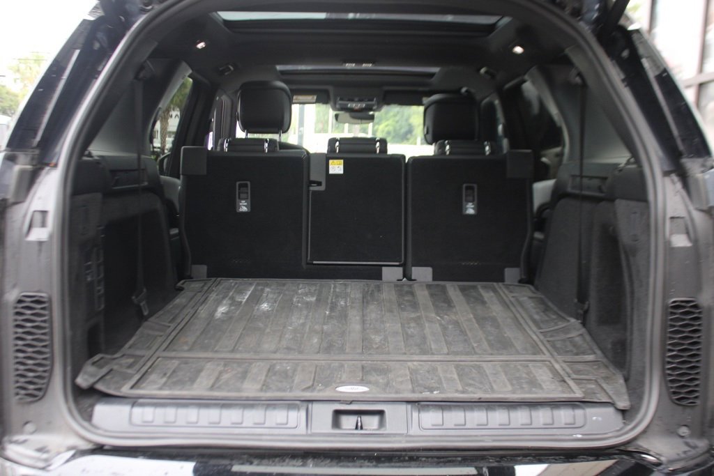 Certified 2024 Land Rover Discovery Dynamic SE image 31