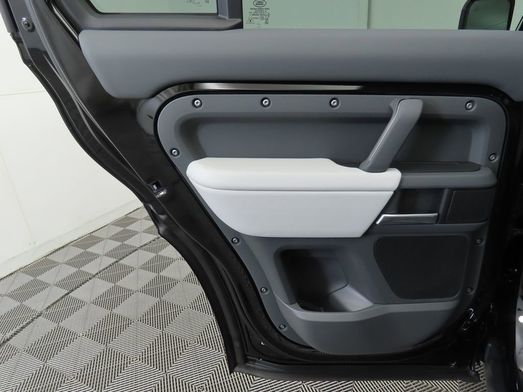 New 2026 Land Rover Defender 130 X-Dynamic SE image 26