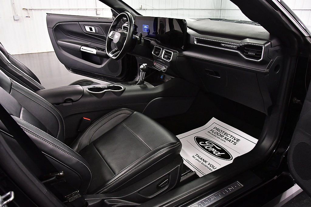 Used 2025 Ford Mustang Premium image 24