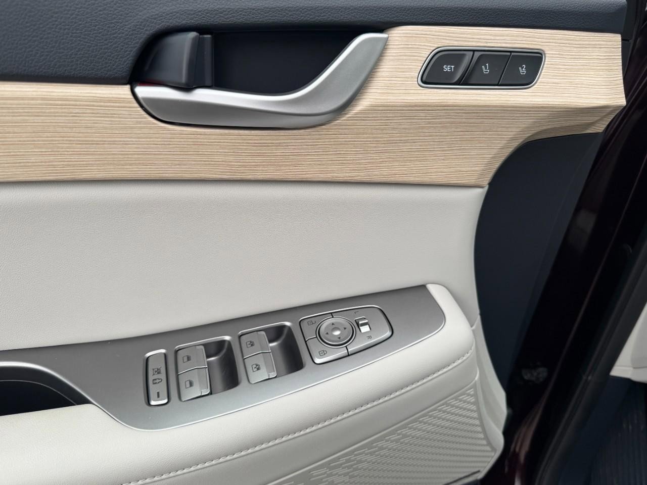 Used 2023 Hyundai Palisade Limited w/ Cargo Package image 17