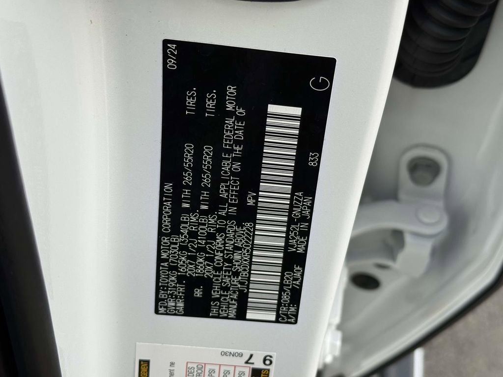 Used 2024 Lexus GX 550 w/ Accessory Package (Z1) image 33