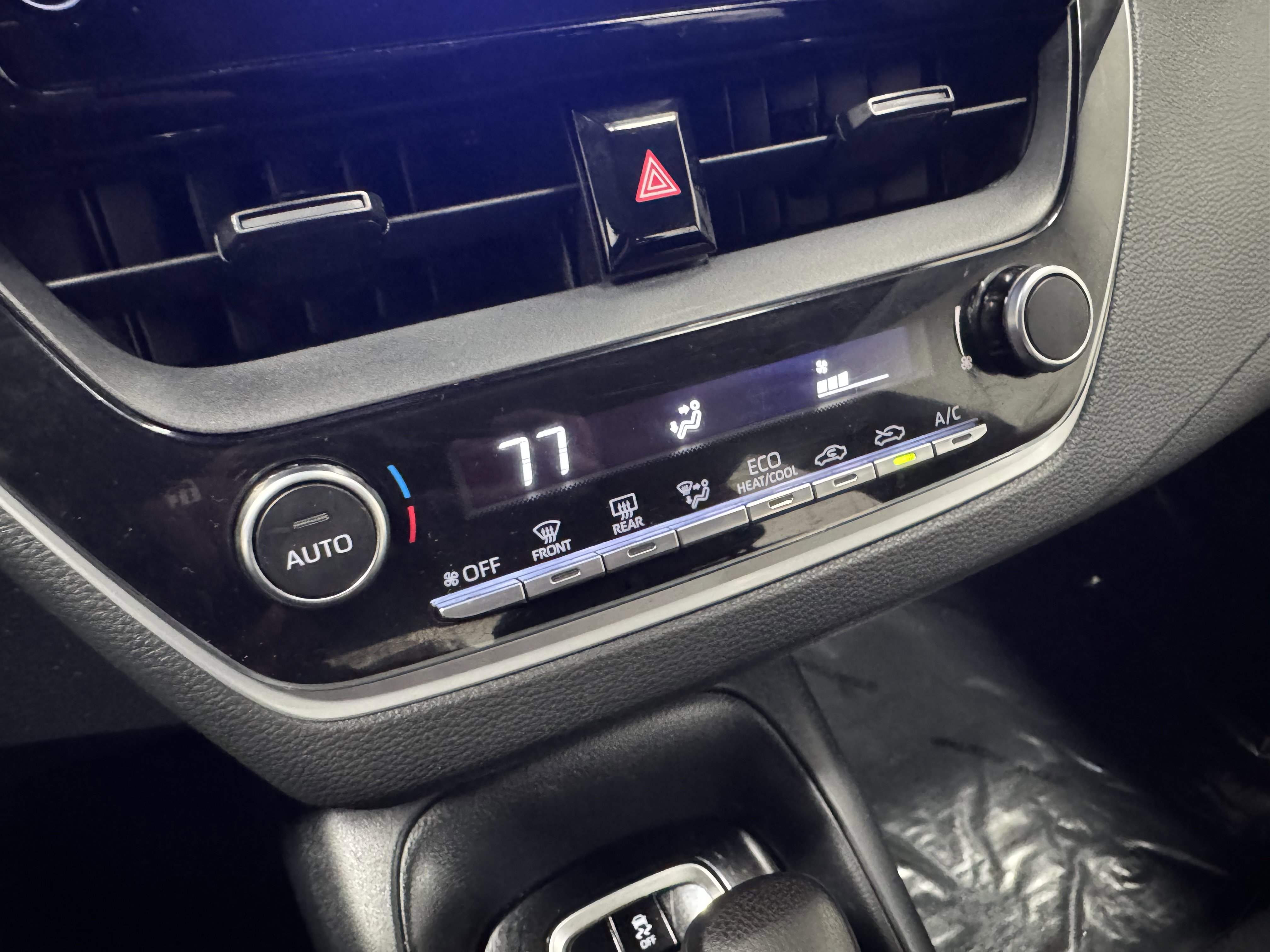 Used 2023 Toyota Corolla LE image 28