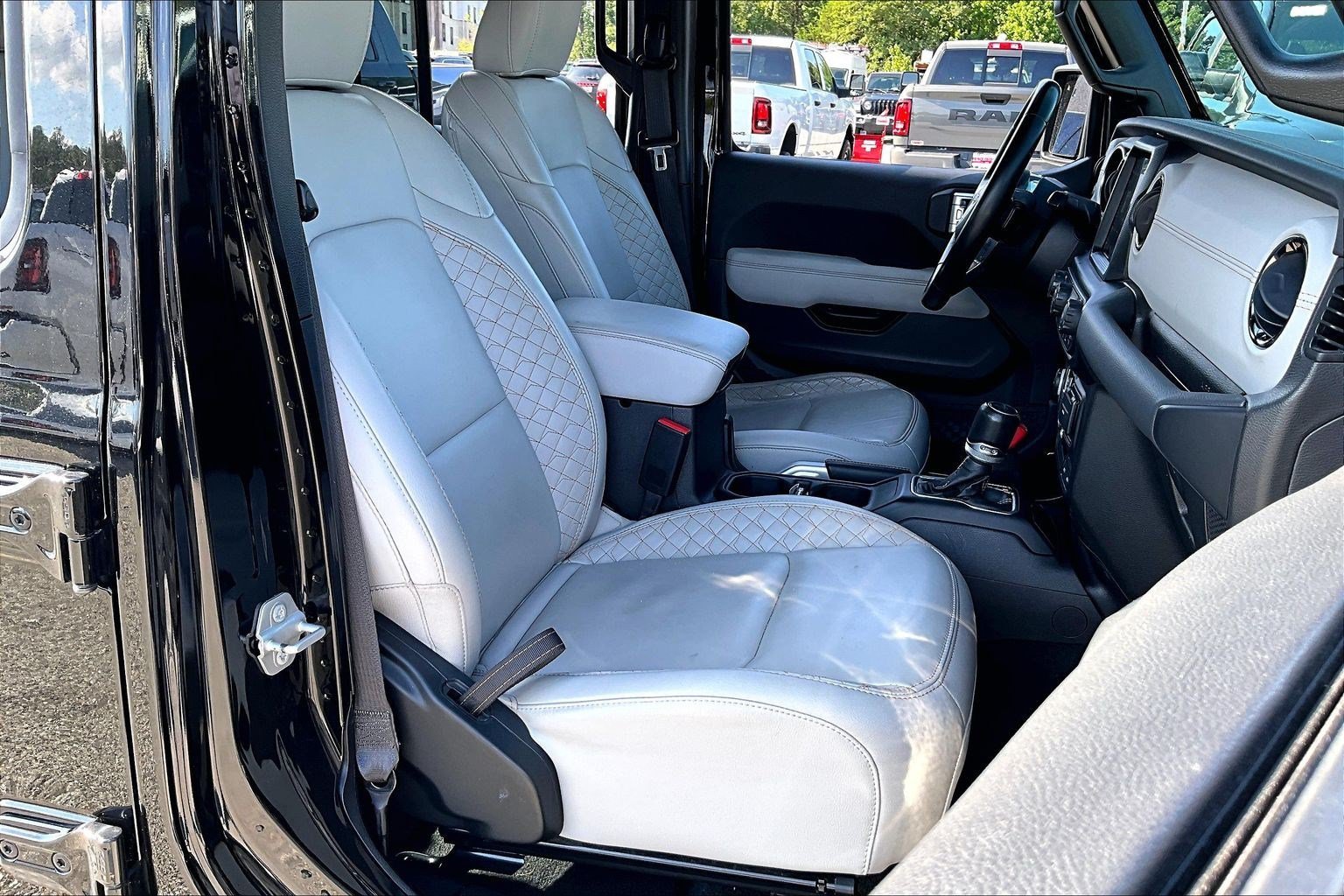 Used 2022 Jeep Gladiator Overland AWD/4WD image 7