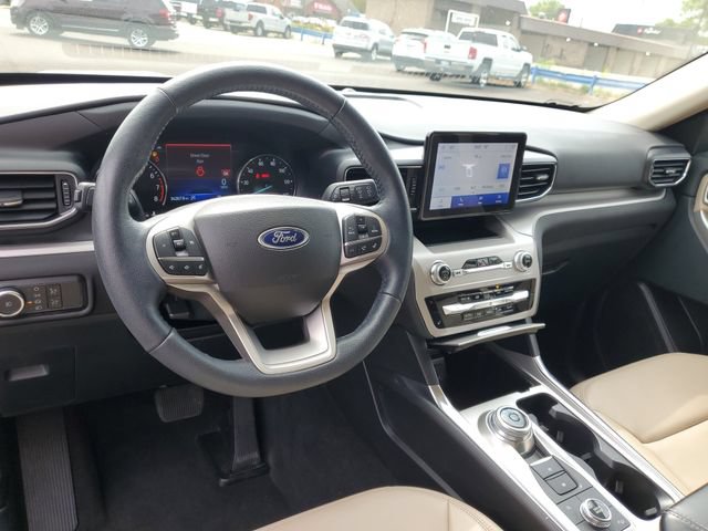 Used 2023 Ford Explorer XLT w/ Equipment Group 202A AWD/4WD image 15