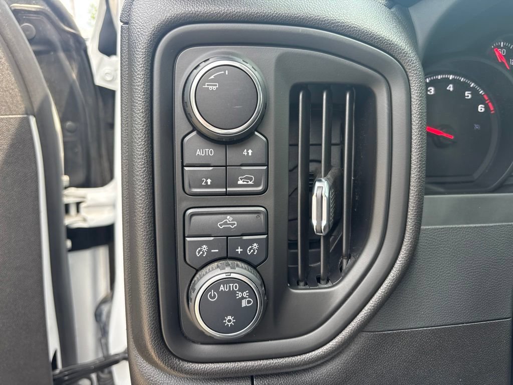 Used 2024 Chevrolet Silverado 1500 Custom w/ Dark Appearance Package AWD/4WD image 11