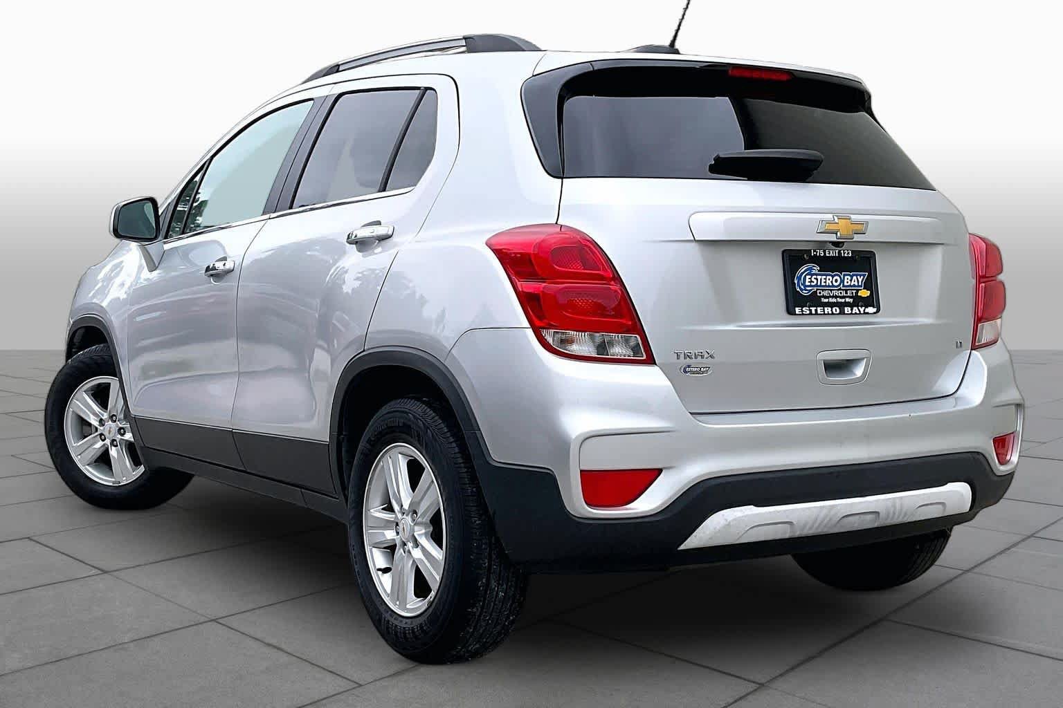 Used 2017 Chevrolet Trax LT w/ LT Convenience Package FWD image 11