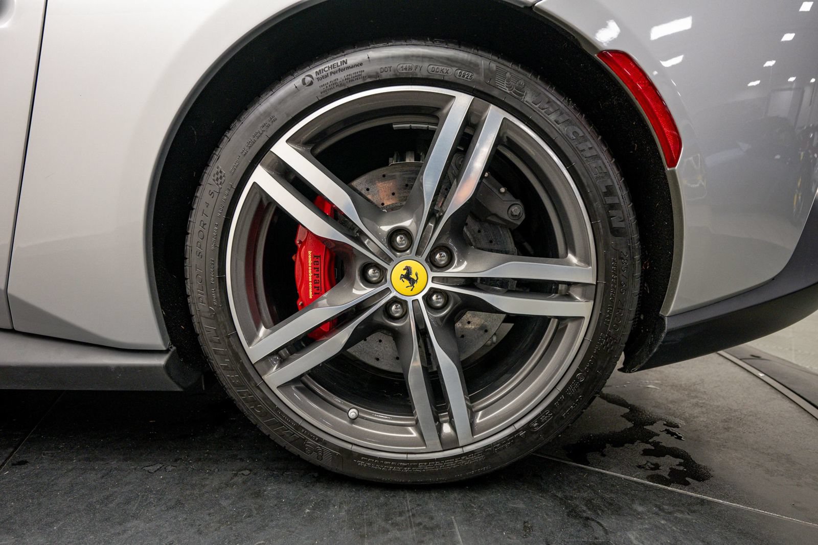 Used 2019 Ferrari Portofino RWD image 43
