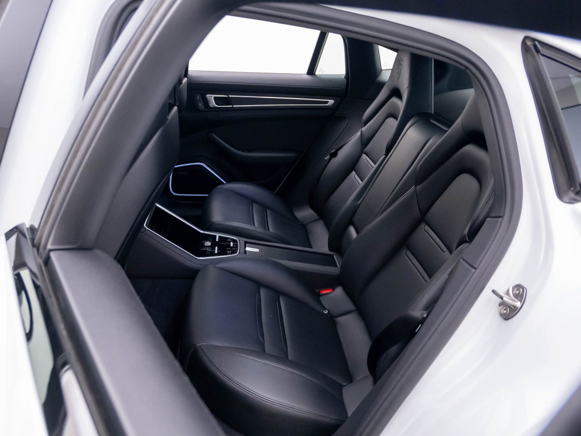 Certified 2023 Porsche Panamera Platinum Edition image 18