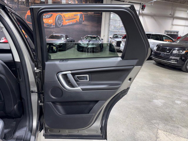 Used 2017 Land Rover Discovery Sport SE image 58