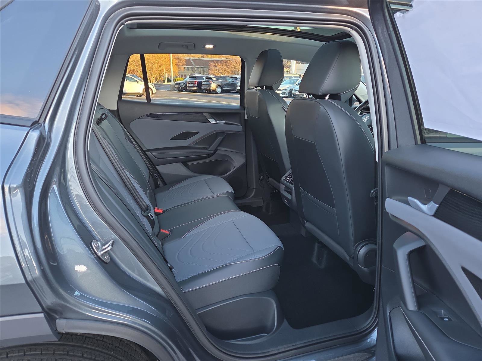 New 2026 Volkswagen Tiguan SE image 31