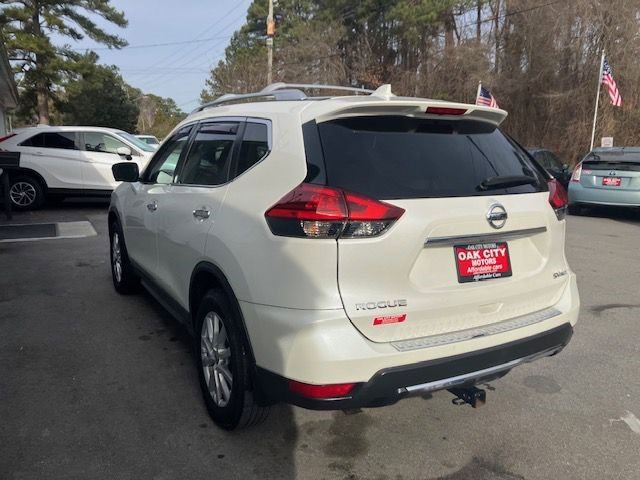 Used 2017 Nissan Rogue SV w/ SV Premium Package image 7