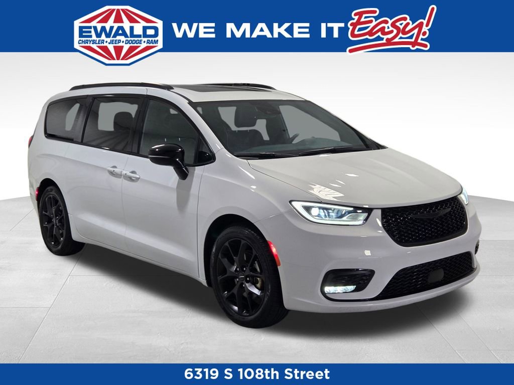 Certified 2025 Chrysler Pacifica Limited