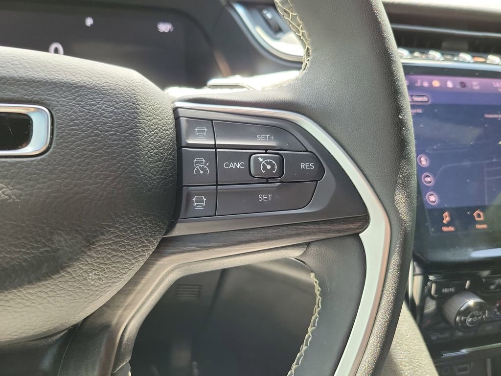 Used 2024 Jeep Grand Cherokee Limited w/ Black Appearance Package image 26