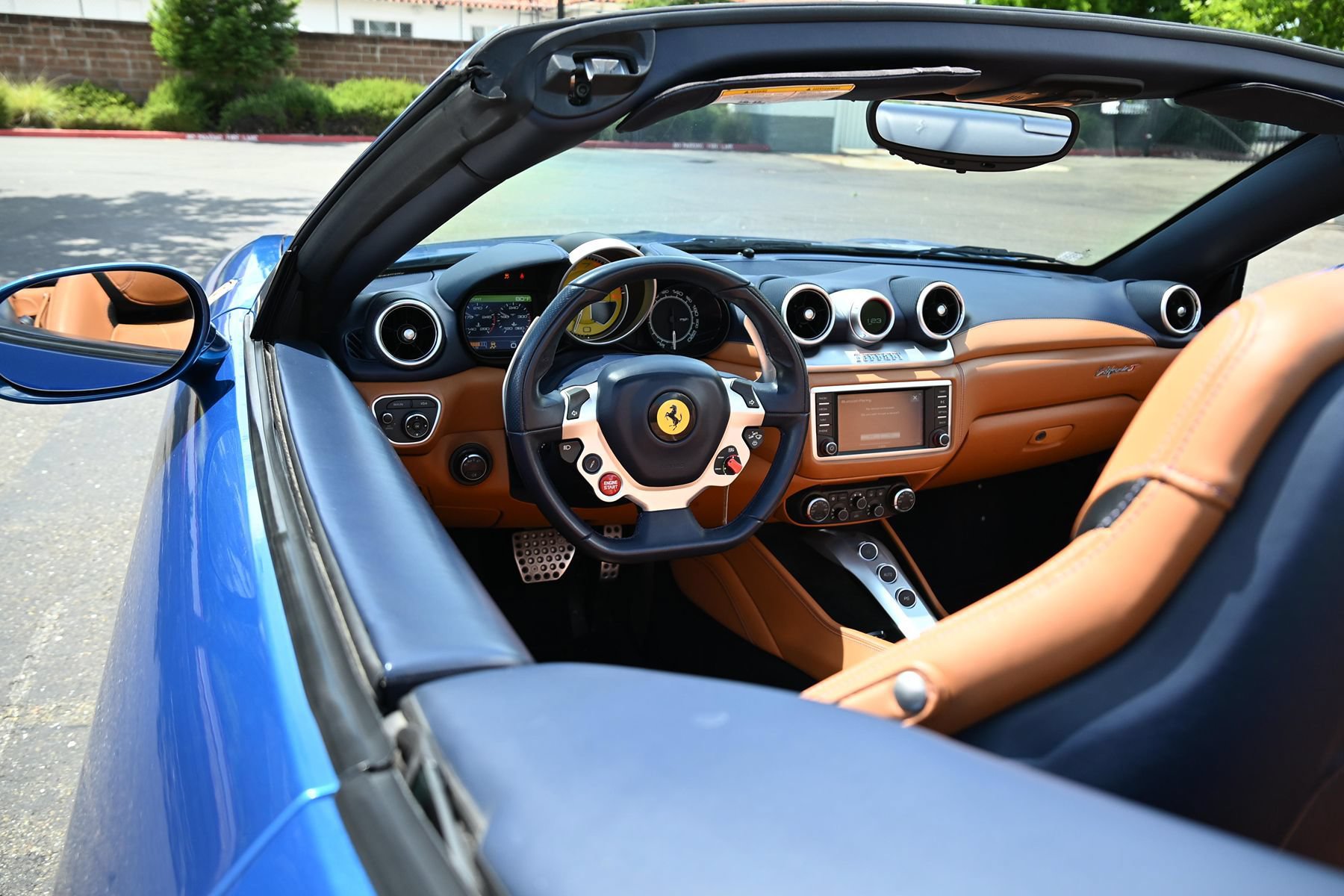 Used 2015 Ferrari California T RWD image 28