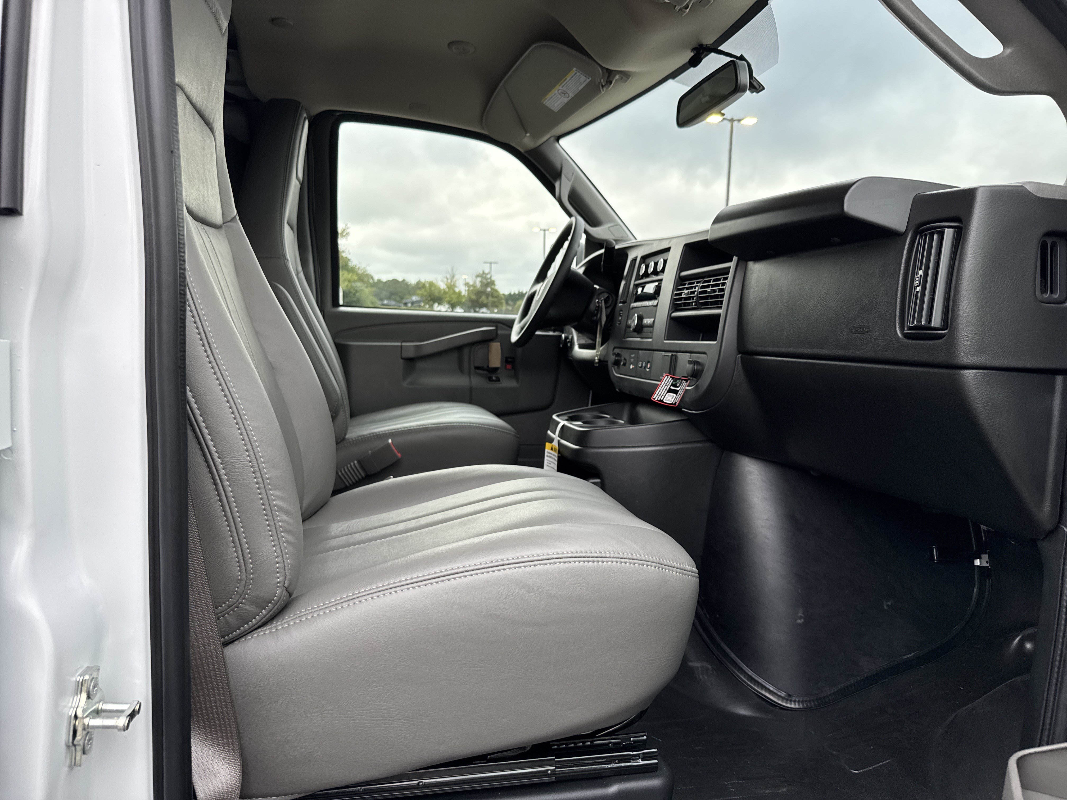 New 2025 GMC Savana 2500 w/ Driver Convenience Package RWD image 27