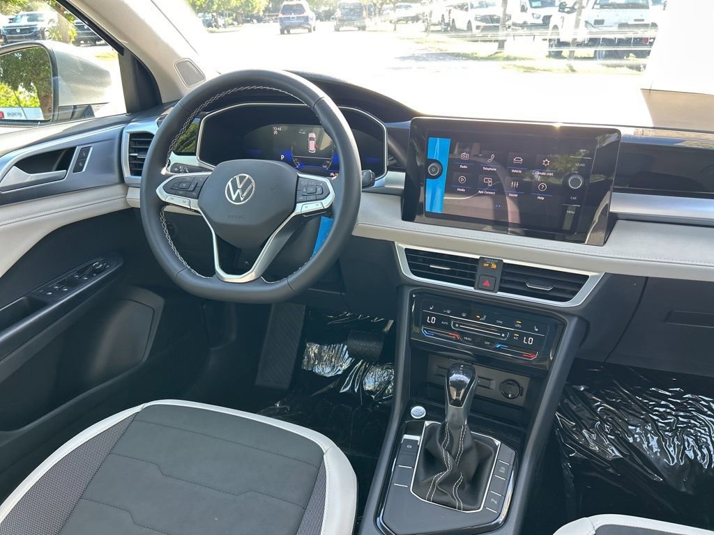 New 2026 Volkswagen Taos SE FWD image 9