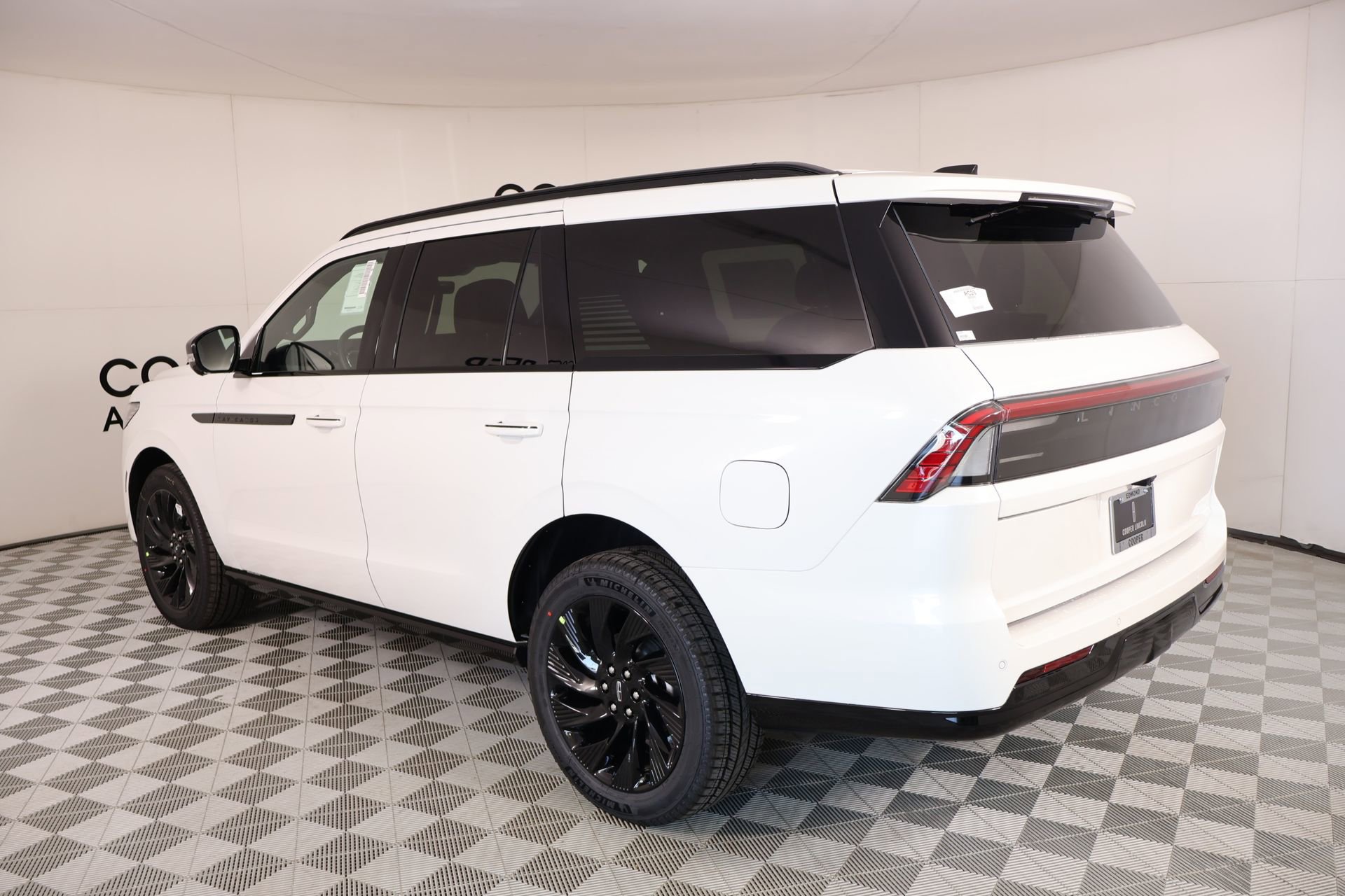 New 2026 Lincoln Navigator Reserve AWD/4WD image 24