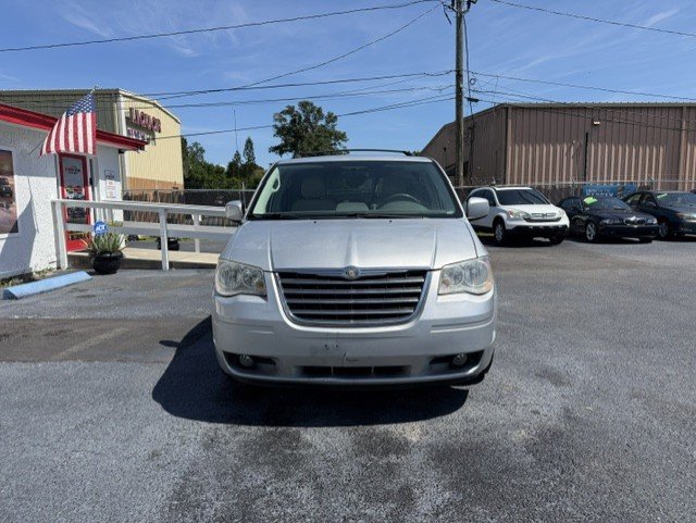 Used 2010 Chrysler Town & Country Touring FWD image 2