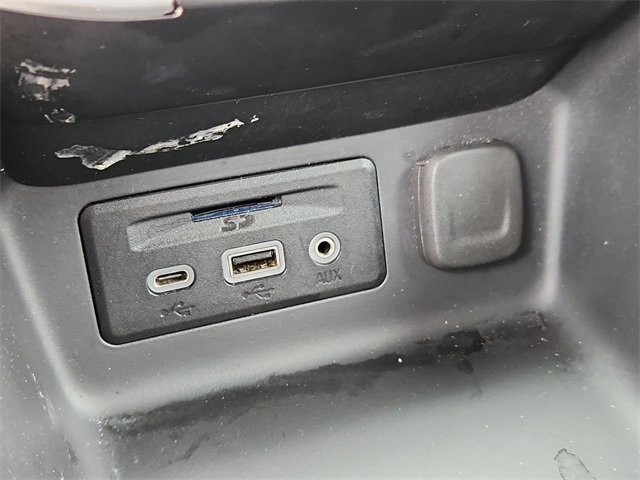 Used 2024 GMC Terrain SLT image 22