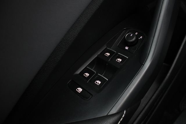 Used 2025 Volkswagen Jetta SE w/ Sunroof Package image 8