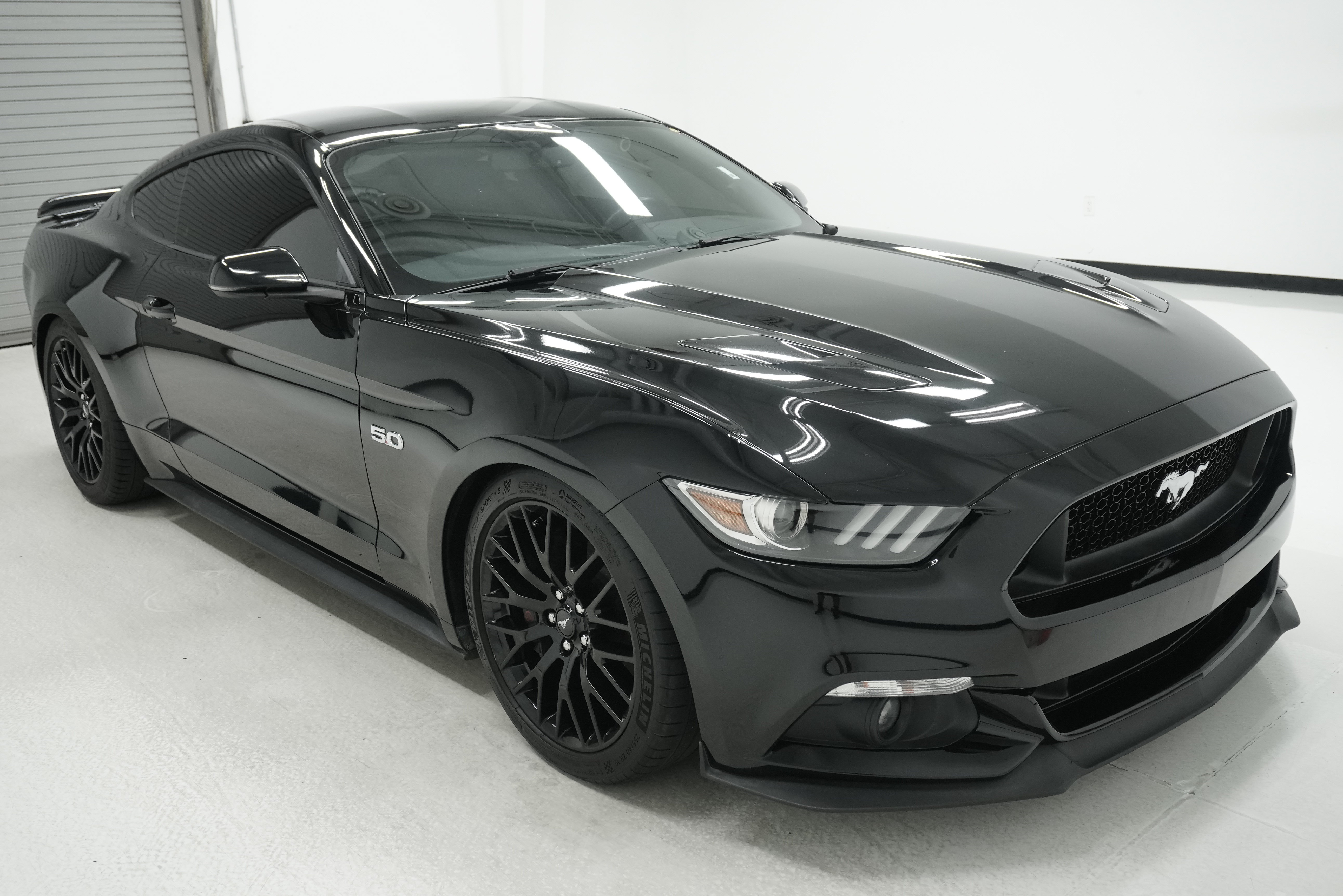 Used 2017 Ford Mustang GT Premium w/ GT Performance Package RWD image 3