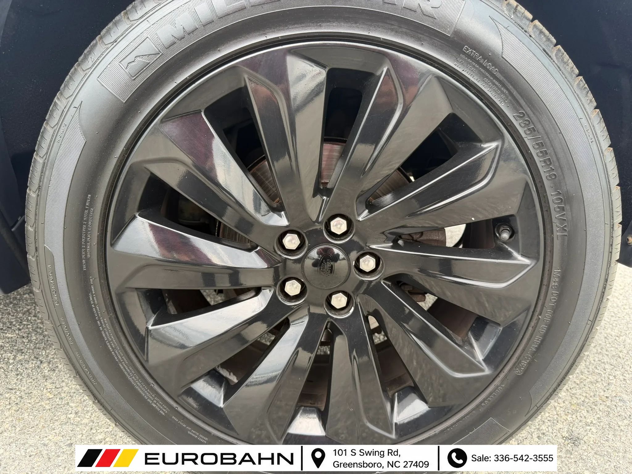 Used 2020 Land Rover Discovery Sport SE AWD/4WD image 25