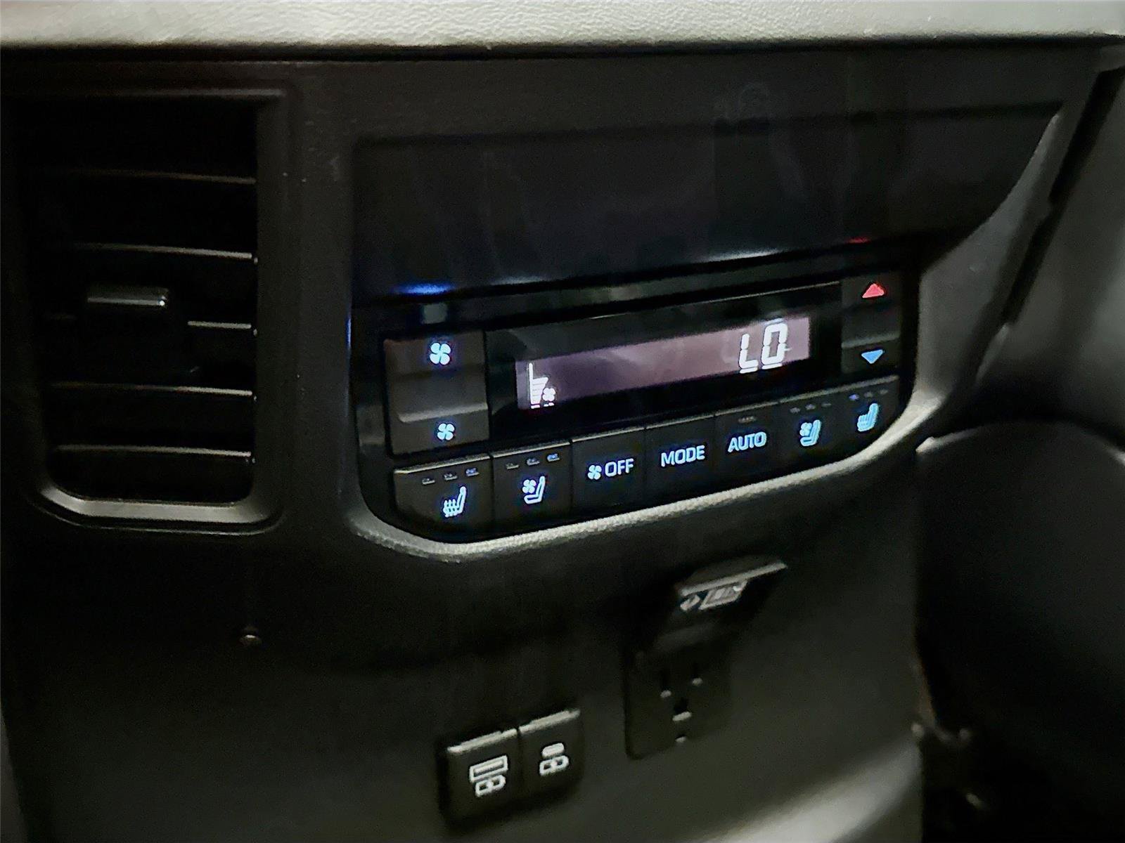 Used 2024 Toyota Sequoia Platinum AWD/4WD image 19