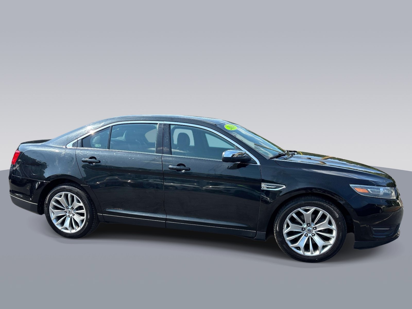 Used 2014 Ford Taurus Limited FWD image 2