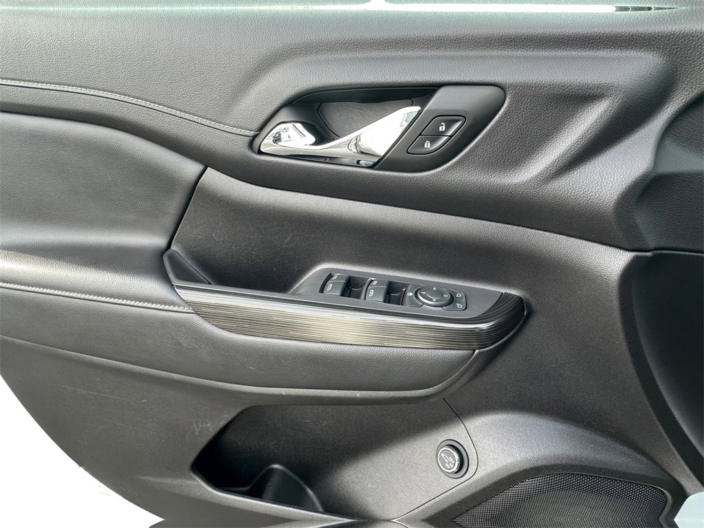 Used 2022 GMC Acadia SLT w/ LPO, Floor Liner Package image 11