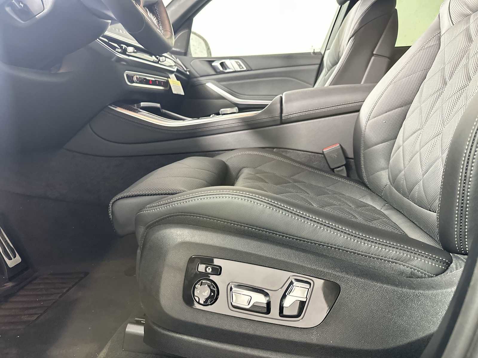 New 2026 BMW X5 M60i w/ Executive Package image 12