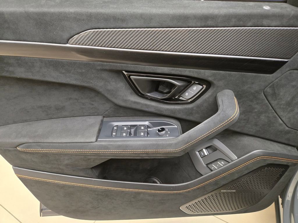 Used 2023 Lamborghini Urus Performante image 32