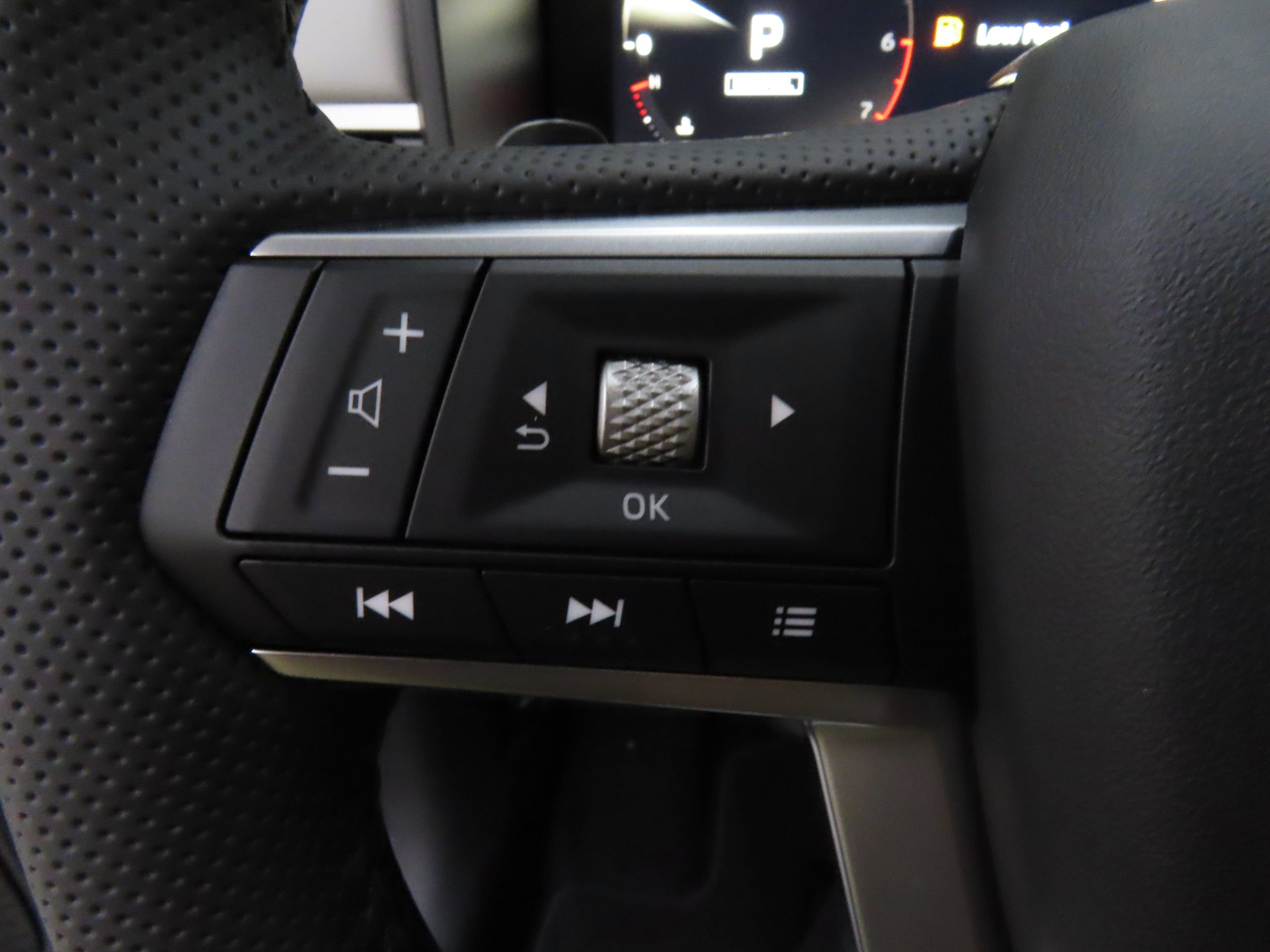 New 2025 Mitsubishi Outlander SE image 12