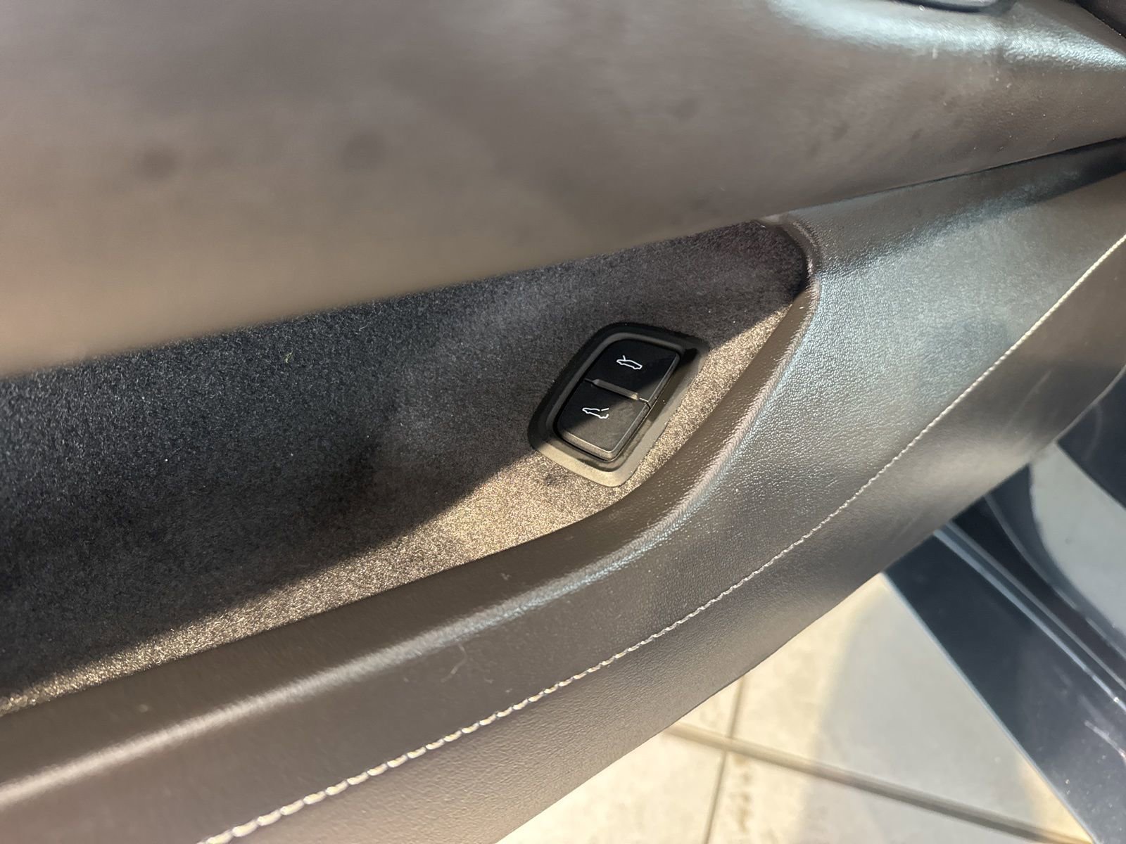 Used 2021 Chevrolet Corvette Stingray Coupe w/ 1LT image 16