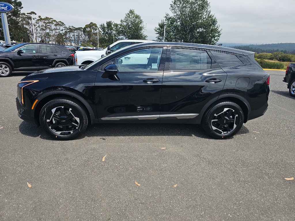 New 2026 Kia Sportage S image 2