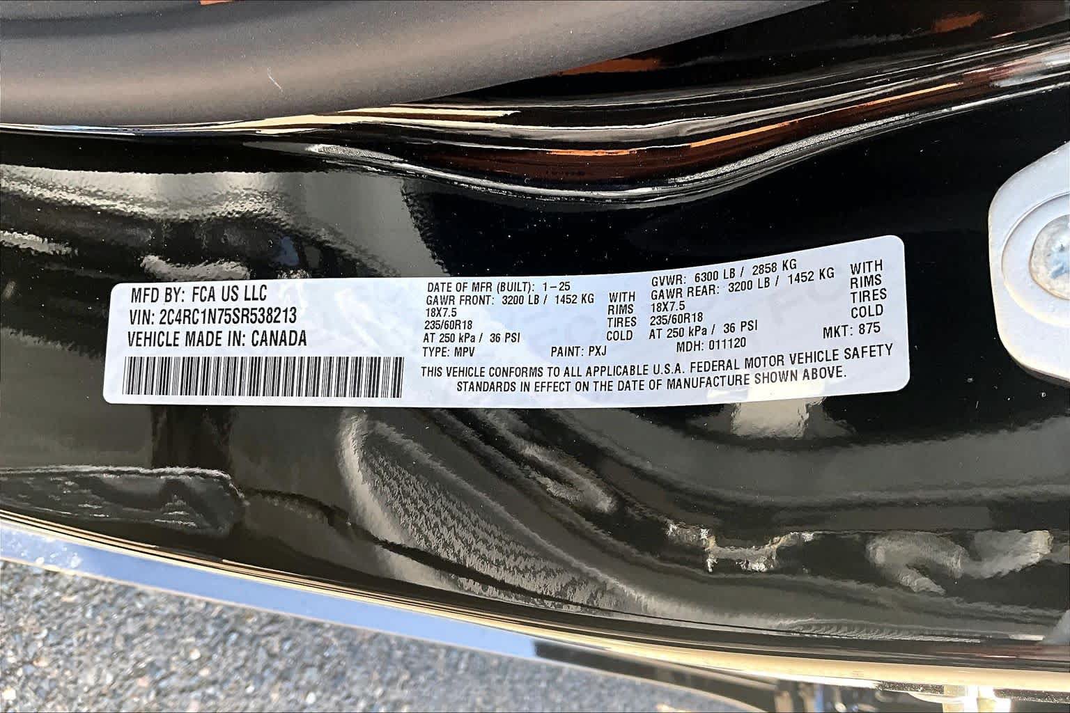 Used 2025 Chrysler Pacifica Pinnacle FWD image 36