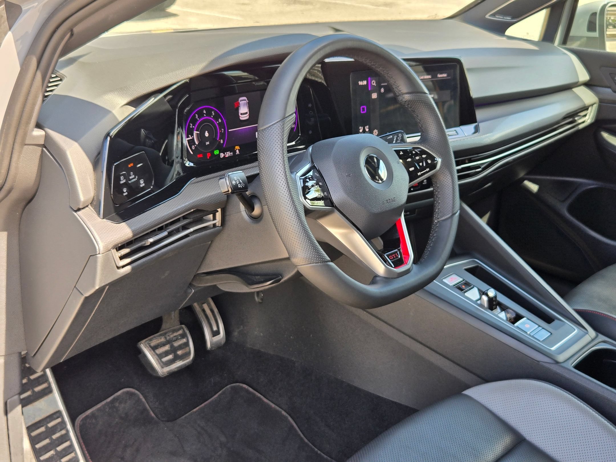 Used 2022 Volkswagen GTI SE FWD image 10
