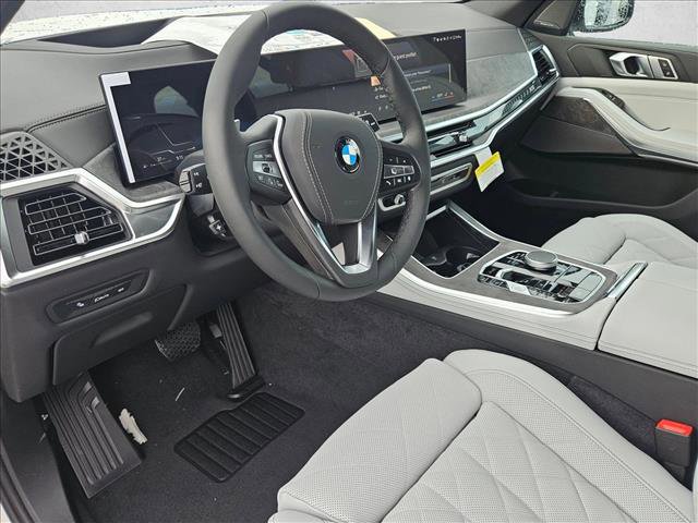 New 2026 BMW X5 sDrive40i image 3