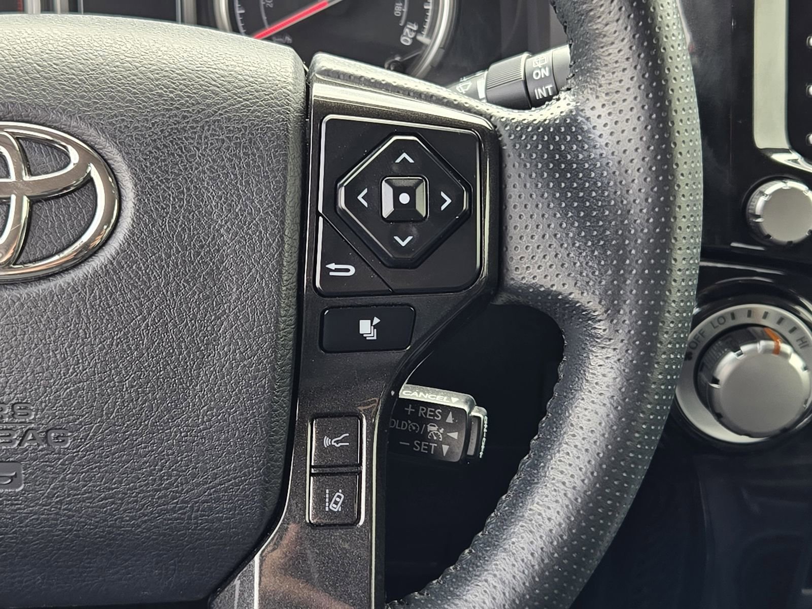 Used 2024 Toyota 4Runner TRD Off-Road Premium w/ Off Road Premium Plus Package AWD/4WD image 27