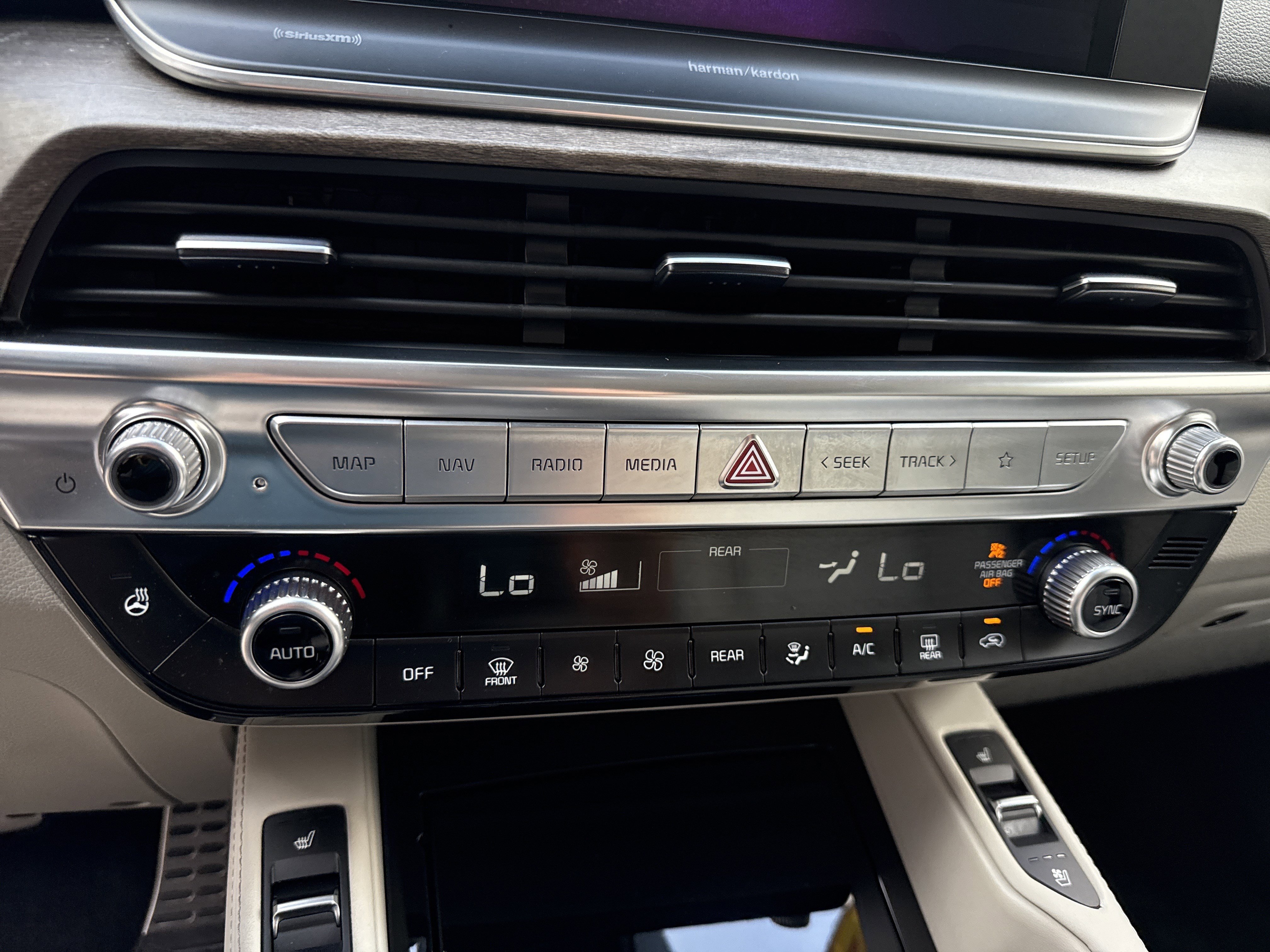 Used 2020 Kia Telluride SX w/ SX Prestige Package image 30