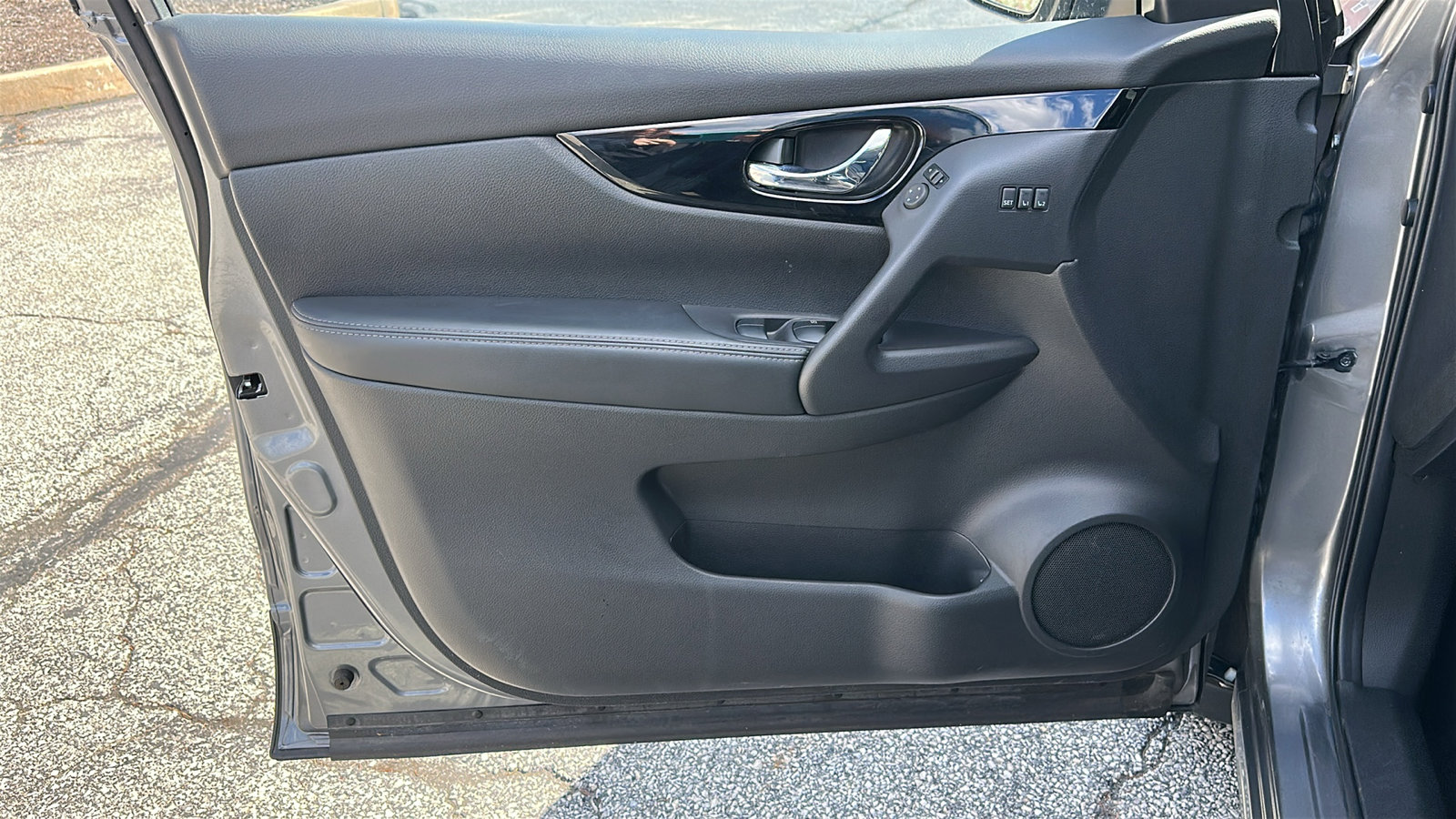 Certified 2022 Nissan Rogue Sport SL w/ Premium Package image 15