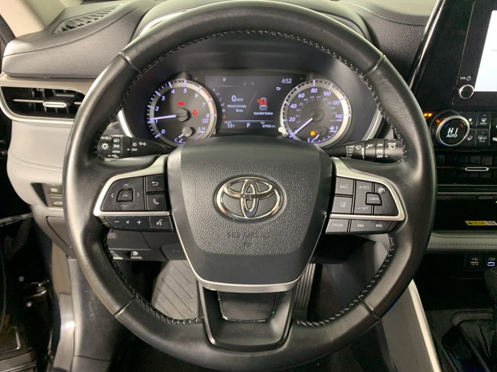 Used 2023 Toyota Highlander XLE image 22