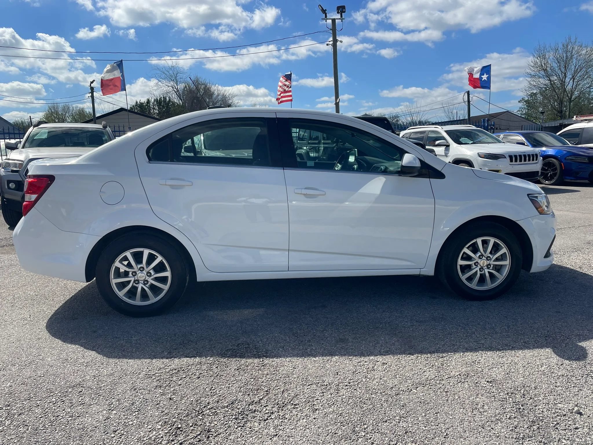 Used 2017 Chevrolet Sonic LT FWD image 2