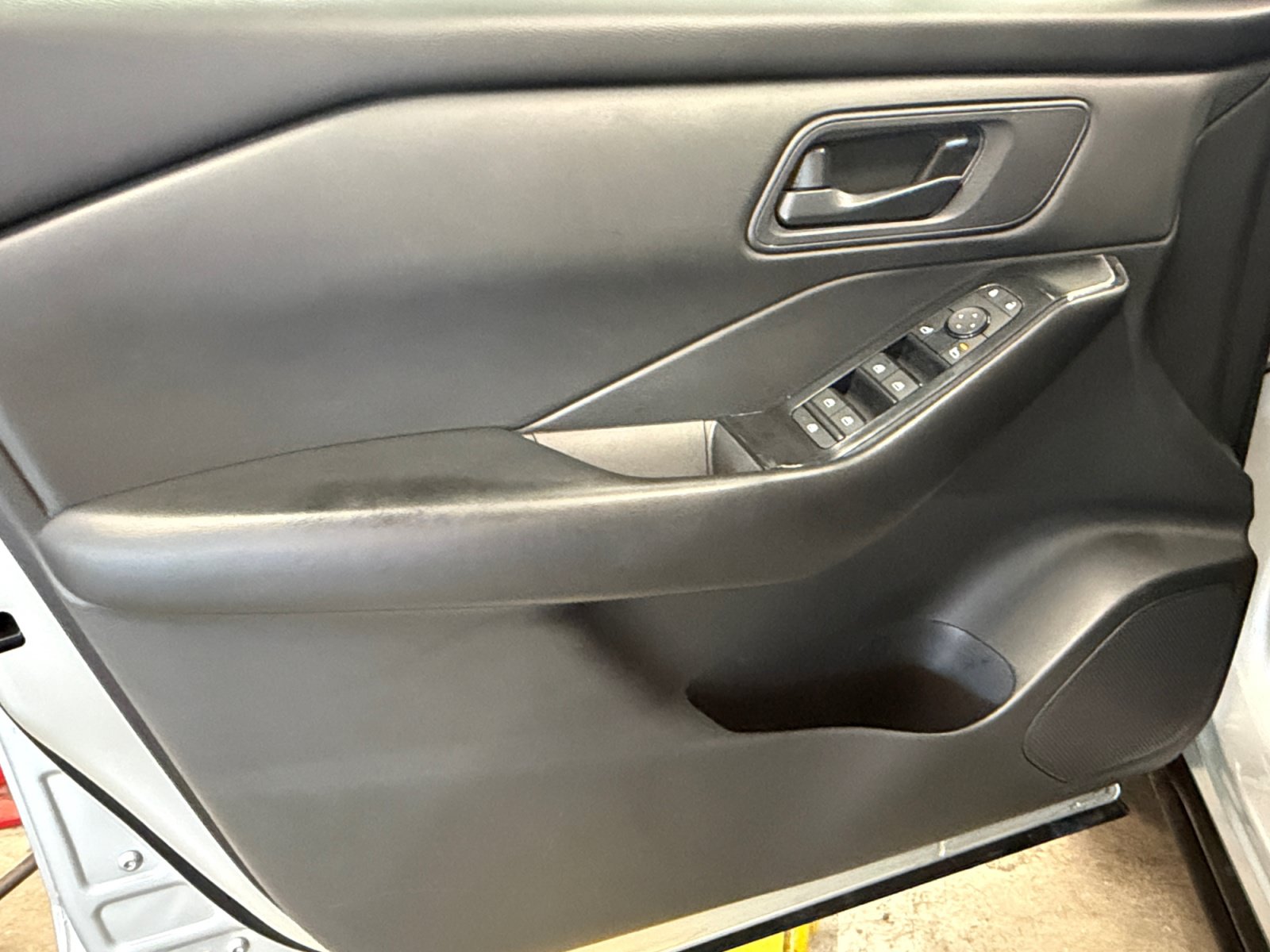 Used 2024 Nissan Rogue S FWD image 26