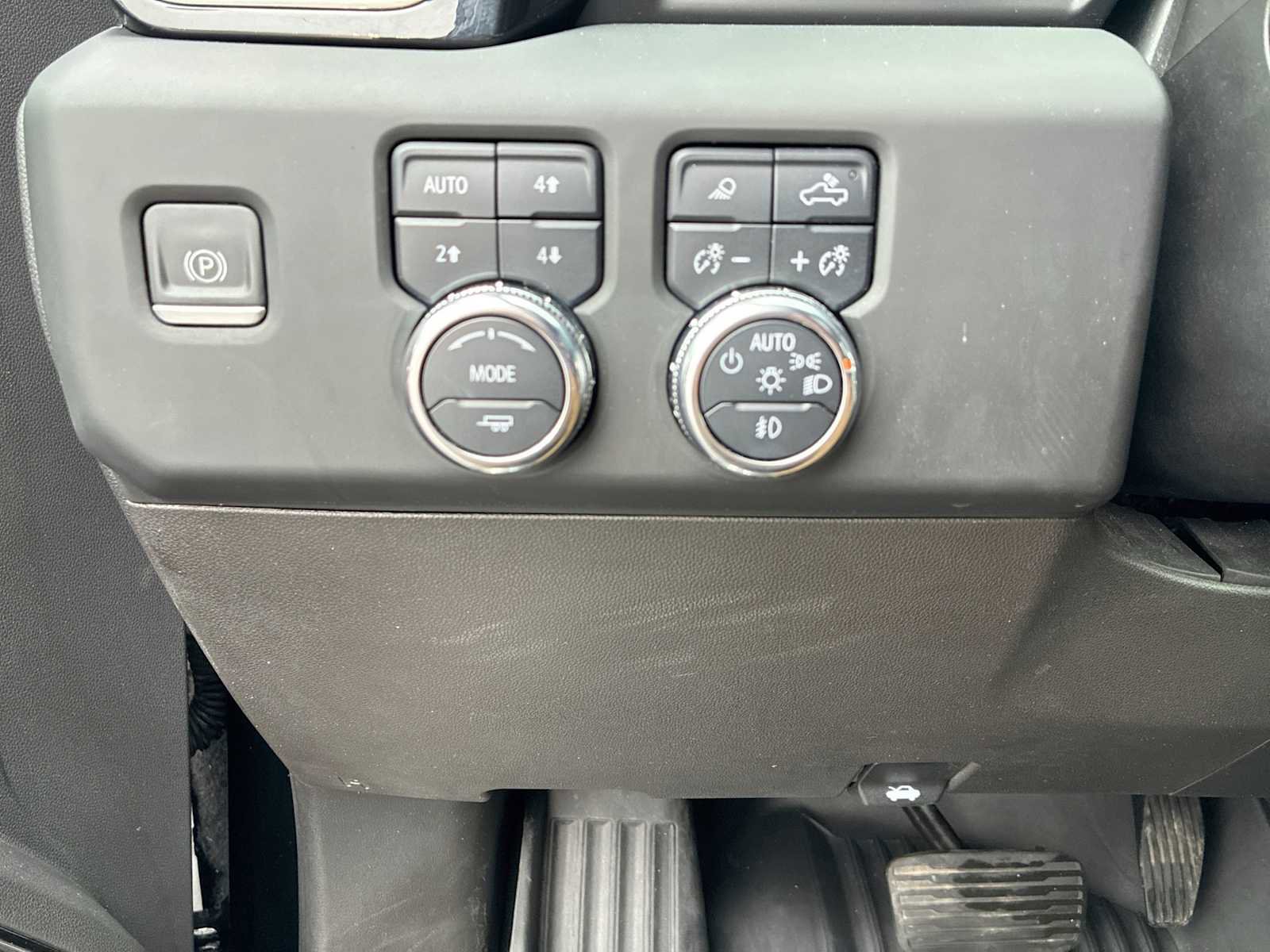 Certified 2023 GMC Sierra 1500 AT4 w/ Technology Package image 18