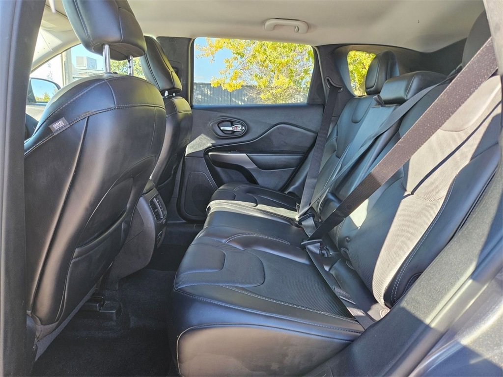 Used 2019 Jeep Cherokee Limited image 23