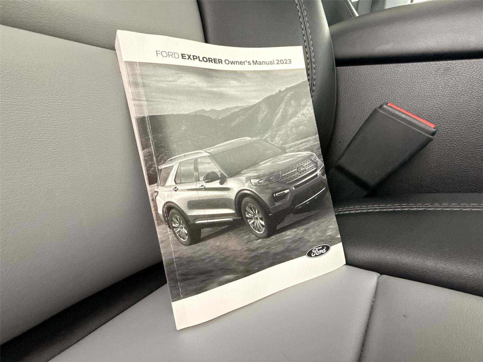 Used 2023 Ford Explorer XLT w/ Equipment Group 202A RWD image 28