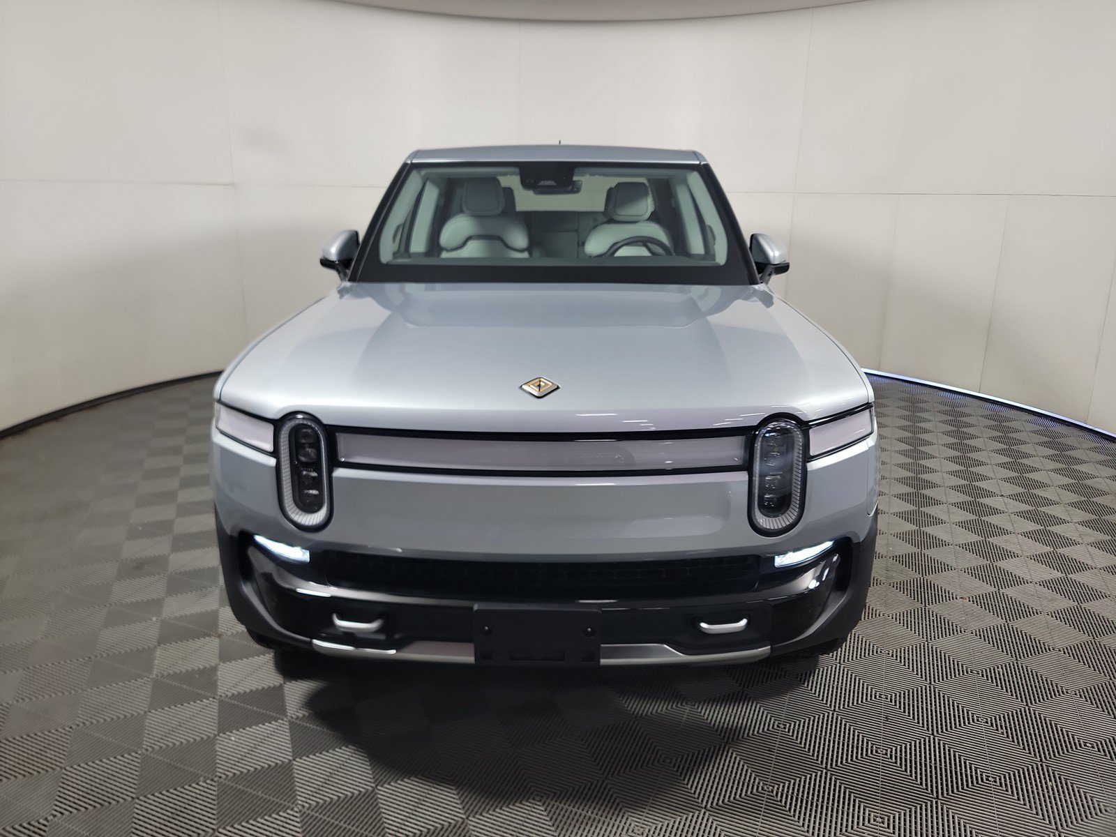 Used 2024 Rivian R1T Adventure AWD/4WD image 8