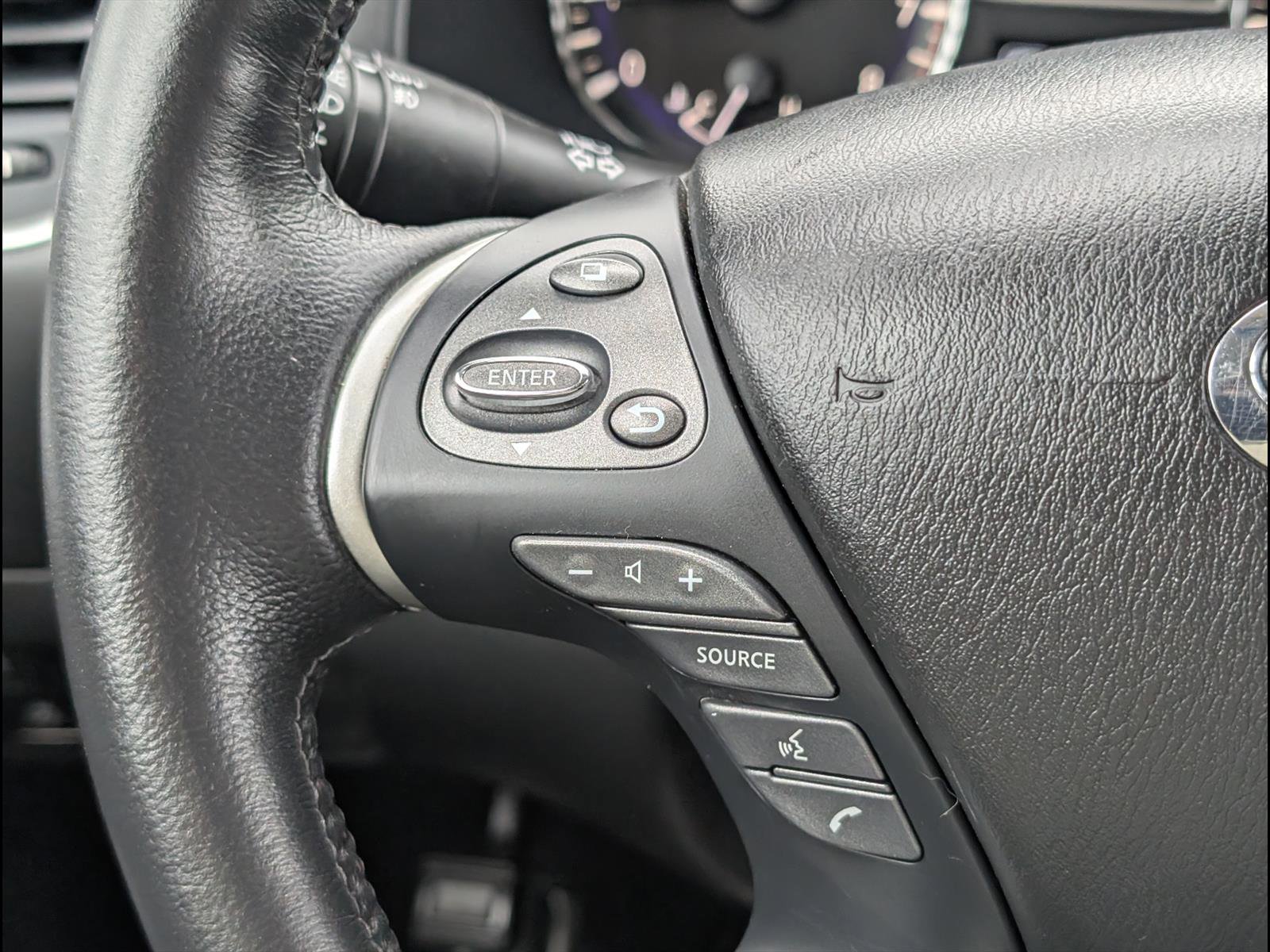 Used 2020 INFINITI QX60 Luxe w/ Essential Package FWD image 14