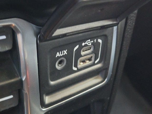 Used 2026 Jeep Wrangler Unlimited Sahara AWD/4WD image 25